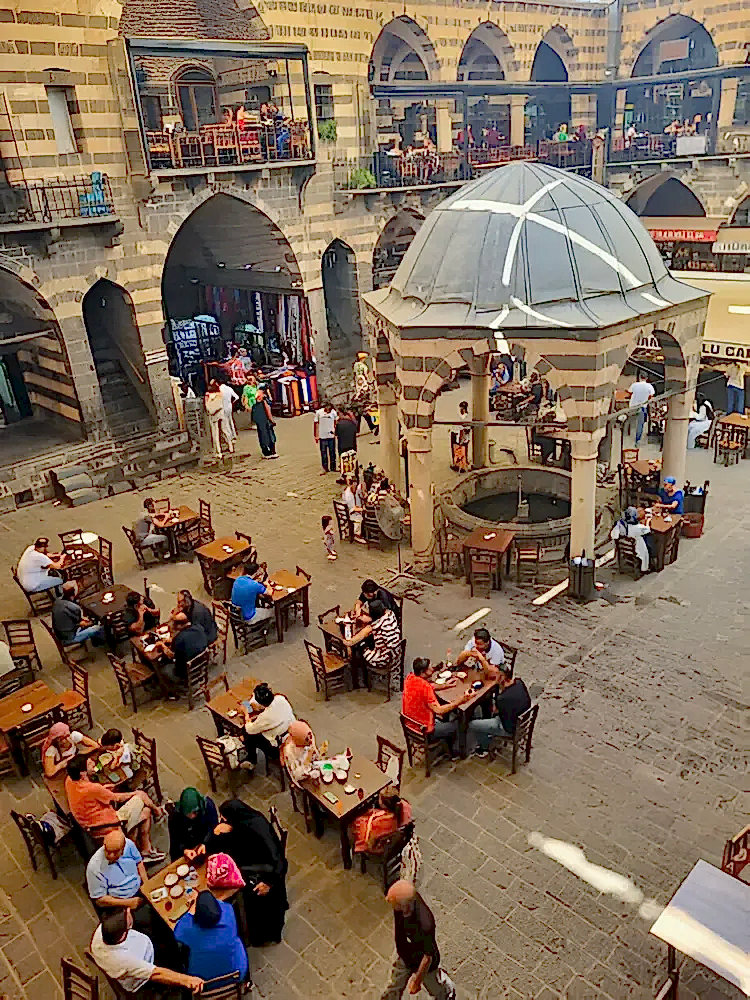 Diyarbakır çarşı manzarası