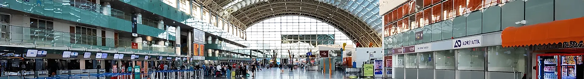 İzmir Havalimanı içi, terminal görünümü